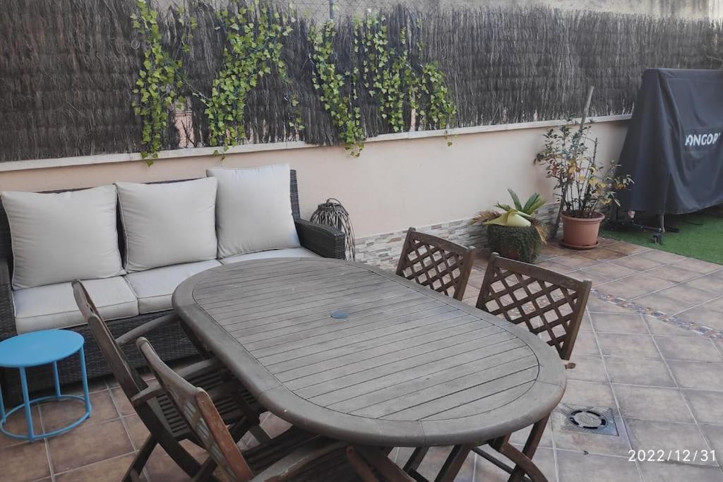 Precioso Apartamento Con Magnifico Patio. Sant Feliu de Llobregat Exterior photo